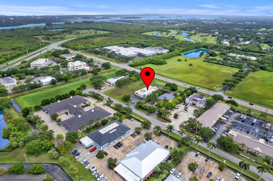 845 37th Pl, Vero Beach, FL à louer - Photo de l’immeuble – Image 2 sur 8