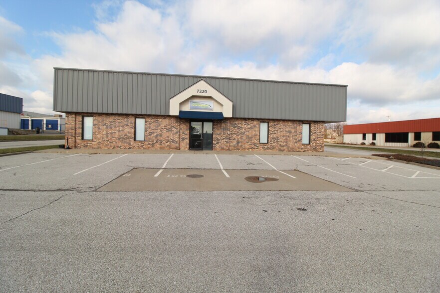 7320 W 162nd St, Overland Park, KS à louer - Photo de l’immeuble – Image 1 sur 9
