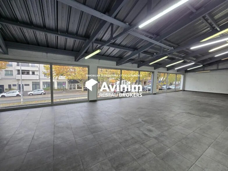 Local commercial dans Les Pavillons-sous-Bois à vendre - Photo de l’immeuble – Image 2 sur 8