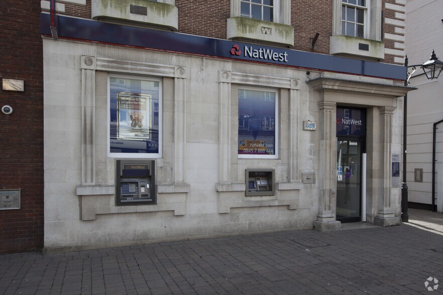 67 High St, Staines à vendre - Photo de l’immeuble – Image 2 sur 3