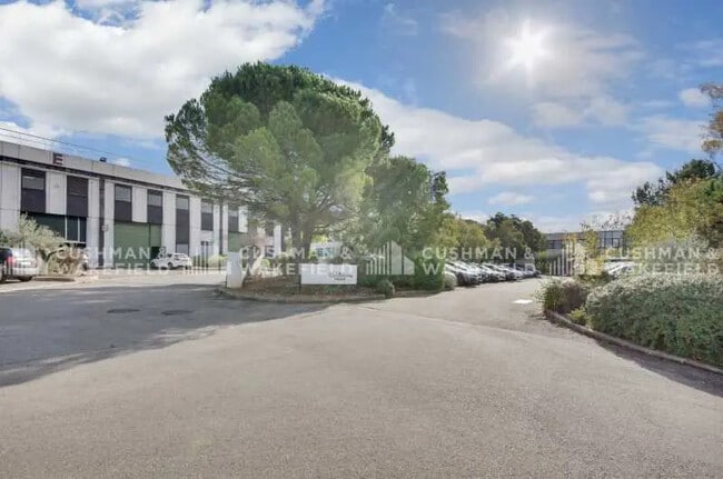 Plus de détails pour Chemin De La Bastide Blanche, Vitrolles - Local d'activités à louer