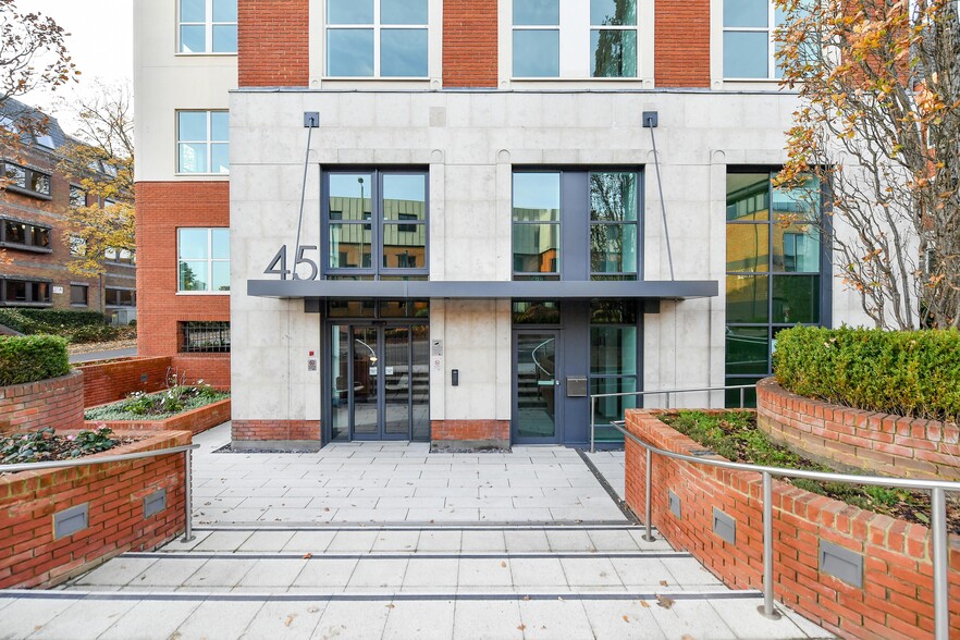 45 London Rd, Reigate à louer - Photo de l’immeuble – Image 2 sur 12