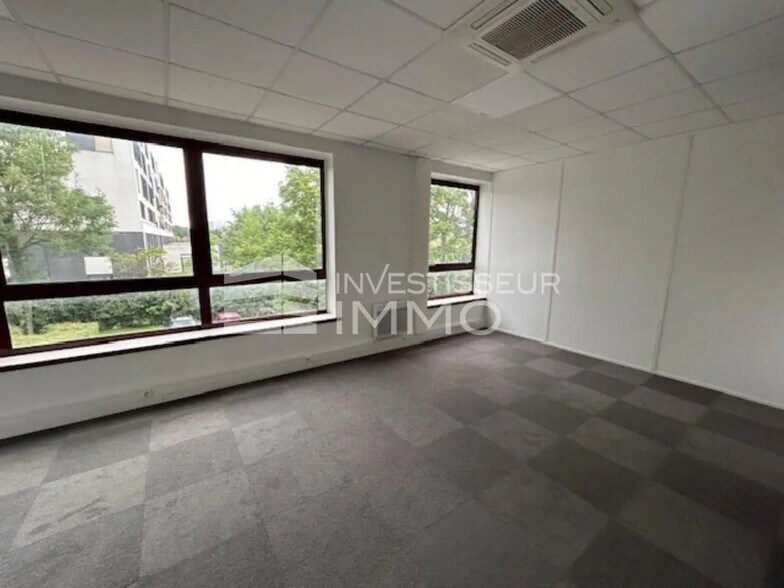Bureau dans Champs-sur-Marne à louer - Photo de l’immeuble – Image 3 sur 5
