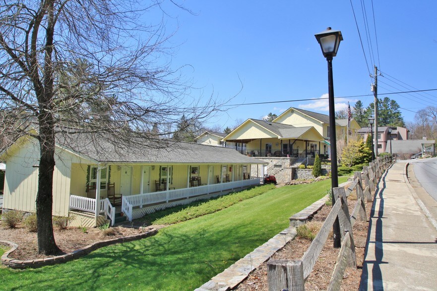 671 Main St, Blowing Rock, NC à vendre - Photo principale – Image 1 sur 14