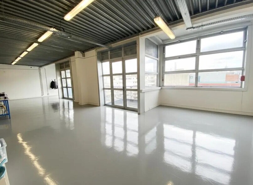 Rue Georges Auric, Paris à louer - Photo de l’immeuble – Image 3 sur 4