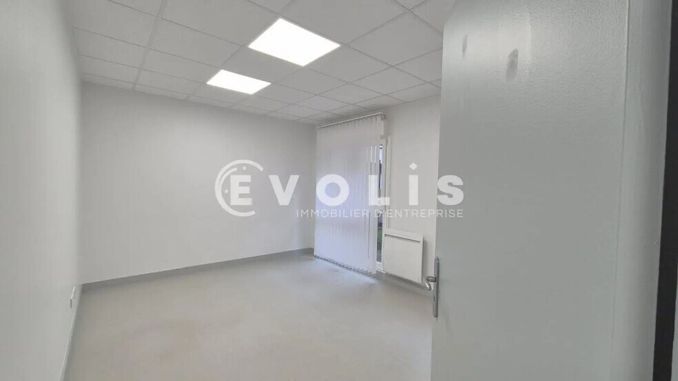 Bureau dans Bussy-Saint-Georges à louer - Photo de l’immeuble – Image 3 sur 3