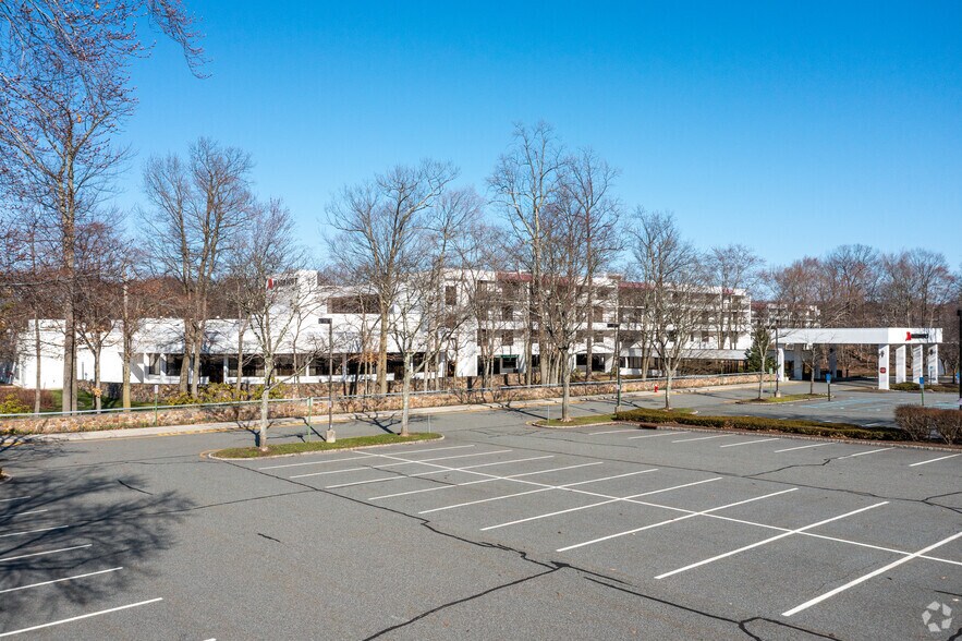 300 Brae Blvd, Park Ridge, NJ à vendre - Photo principale – Image 1 sur 5