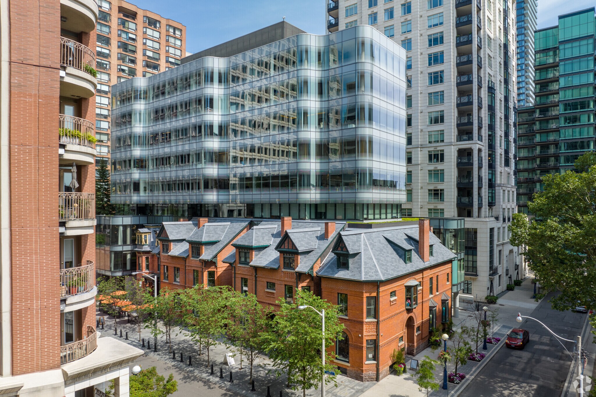 7 St. Thomas St, Toronto, ON à vendre Photo principale– Image 1 sur 41