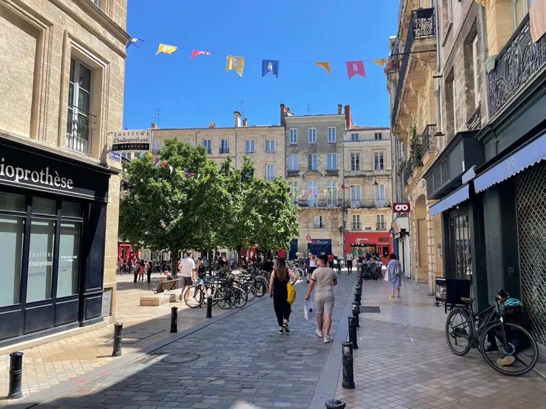 Local commercial dans Bordeaux à louer Photo de l’immeuble– Image 1 sur 2