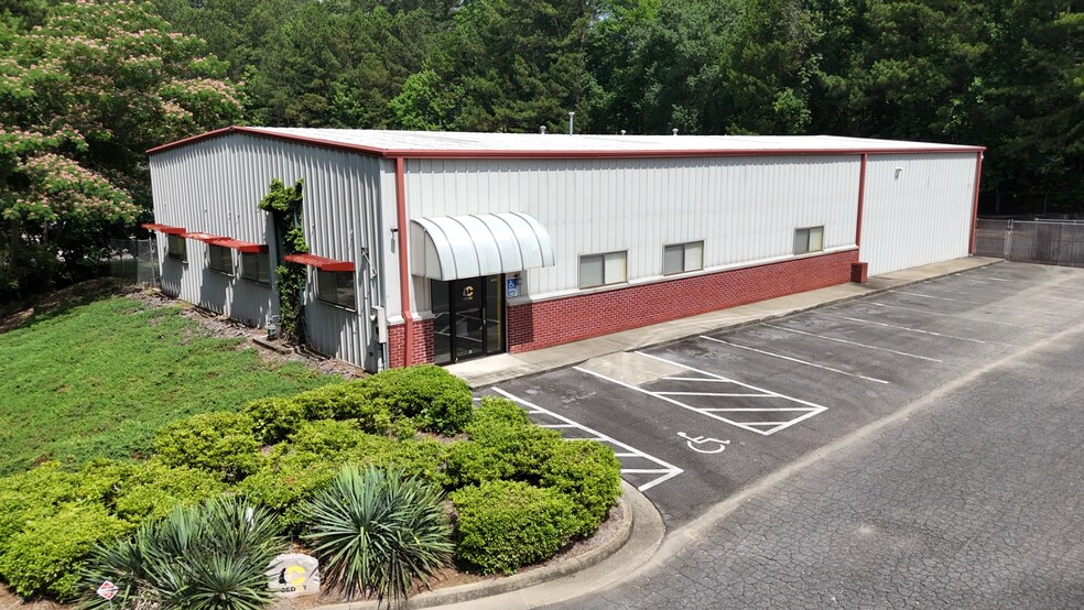 8270 Industrial Pl, Alpharetta, GA à louer - Photo de l’immeuble – Image 1 sur 8