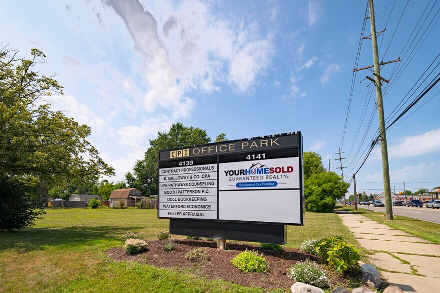 4139 W Walton Blvd, Waterford, MI à vendre - Photo de l’immeuble – Image 3 sur 8