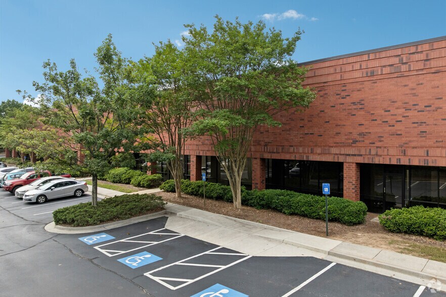 305 Shawnee North Dr, Suwanee, GA à louer - Photo de l’immeuble – Image 3 sur 9