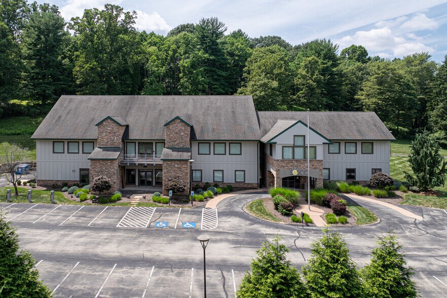 220 Megawatt Ln, Greensburg, PA à vendre - Photo de l’immeuble – Image 2 sur 24