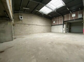 Plus de détails pour Bureau, Local d'activités à louer