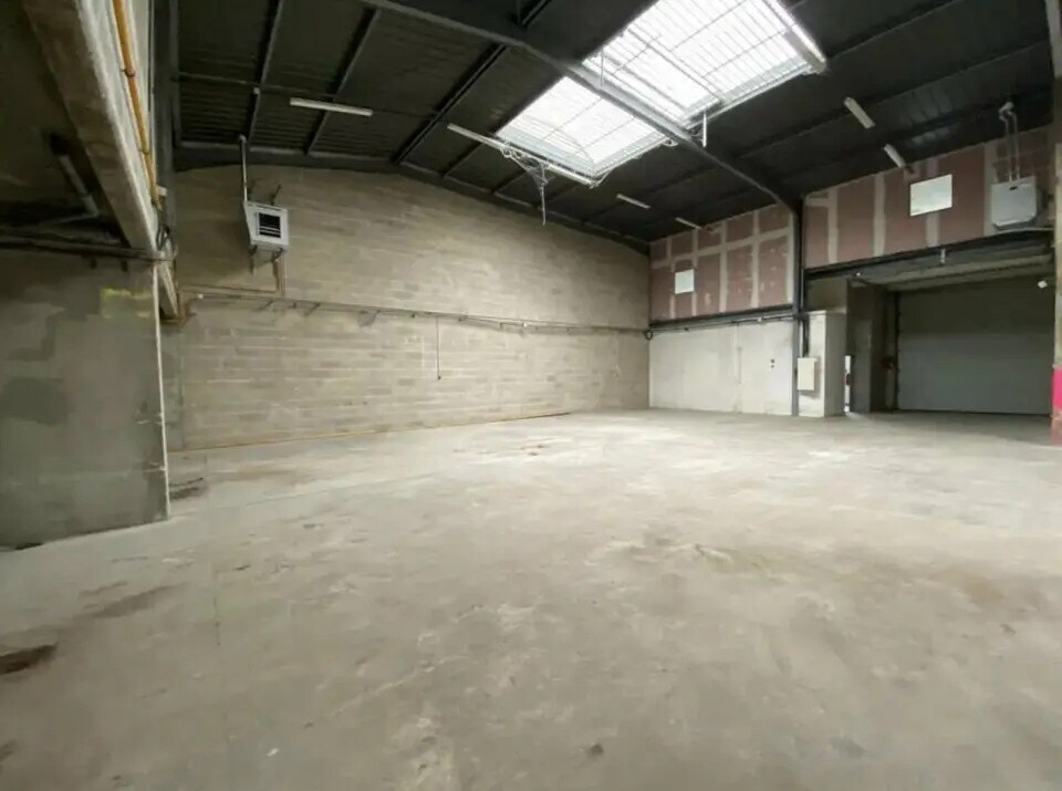 Local d’activités dans Le Thillay à louer Photo de l’immeuble– Image 1 sur 8