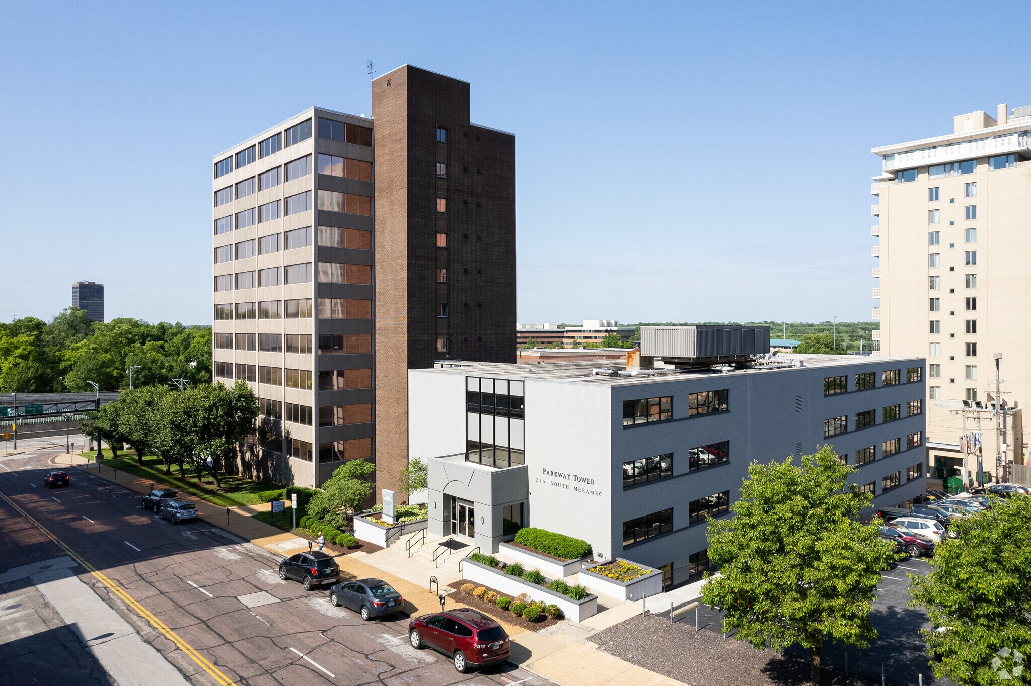225-235 S Meramec Ave, Clayton, MO à louer Photo de l’immeuble– Image 1 sur 18