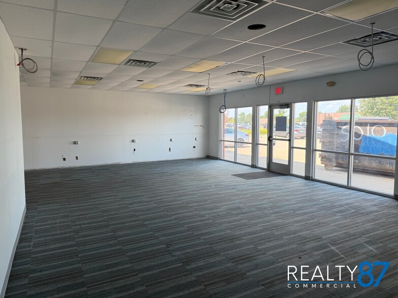 3350 7th Ave, Marion, IA à louer - Photo intérieure – Image 2 sur 4