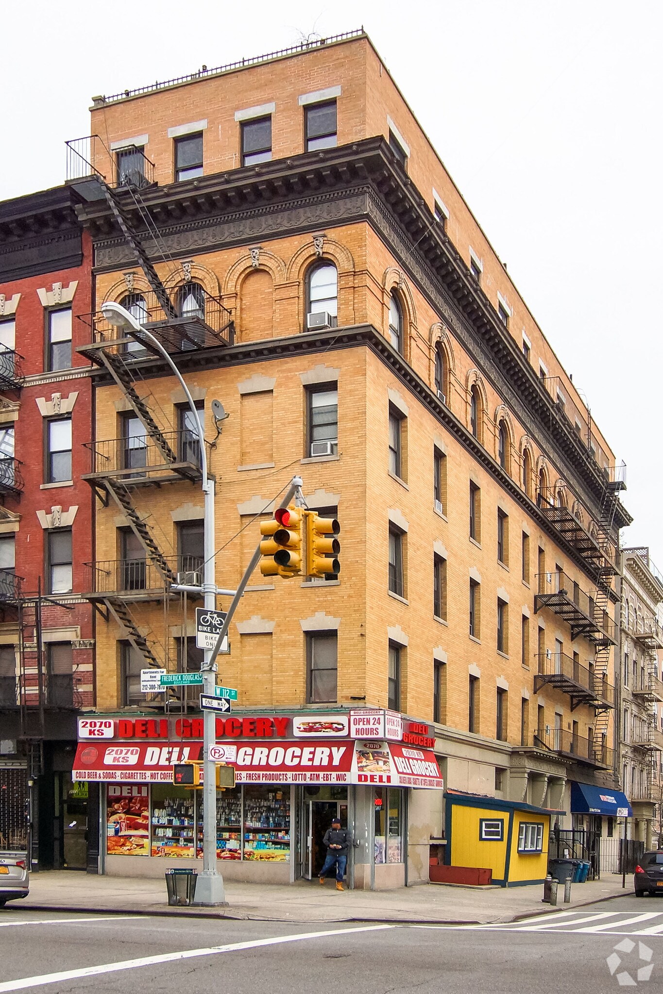 295 W 112th St, New York, NY à louer Photo de l’immeuble– Image 1 sur 2