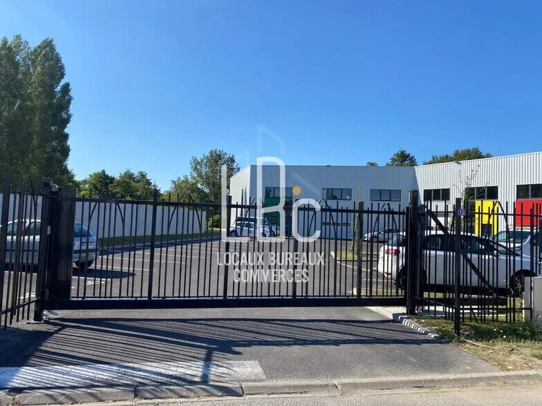 Local d’activités dans La Chapelle-sur-Erdre à louer - Photo de l’immeuble – Image 3 sur 6