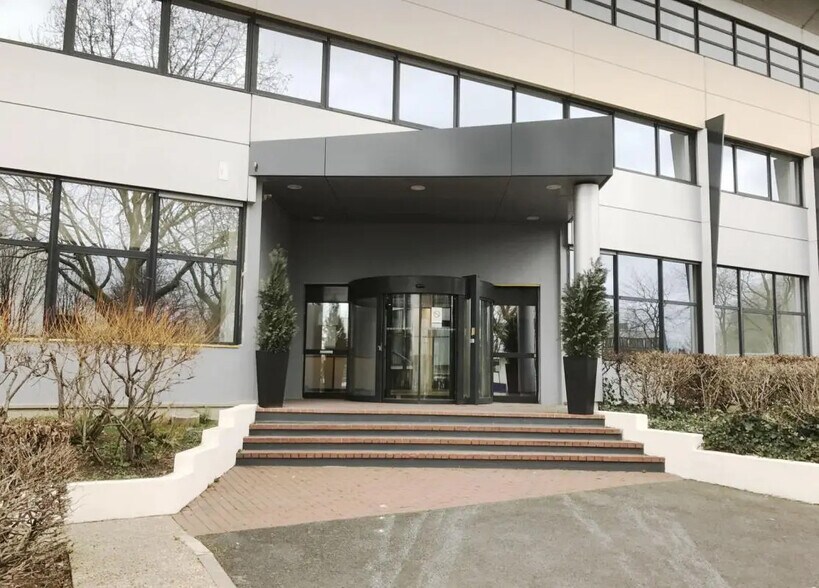 1-3 Allée Des Pierres Mayettes, Gennevilliers à louer - Photo de l’immeuble – Image 2 sur 6