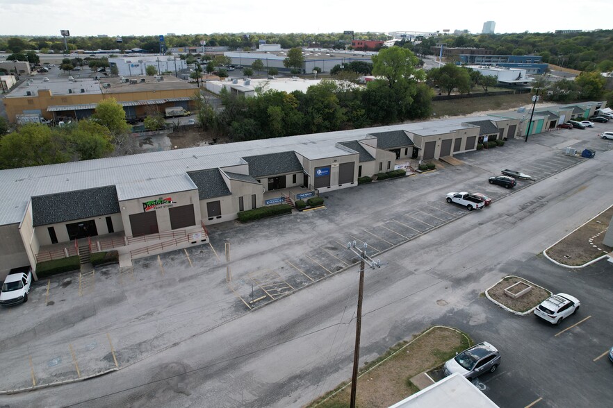 4335 Vance Jackson St, San Antonio, TX à louer - Photo de l’immeuble – Image 1 sur 4