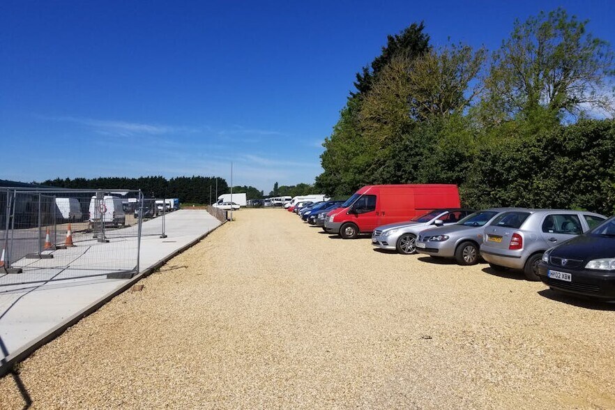 26 Arundel Rd, Arundel à louer - Photo de l’immeuble – Image 2 sur 3