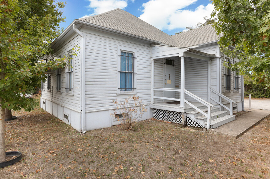 224 Casa Blanca, San Antonio, TX à louer - Photo de l’immeuble – Image 1 sur 13