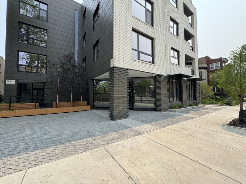 5691-5697 N Ridge Ave, Chicago, IL à vendre - Photo de l’immeuble – Image 2 sur 3