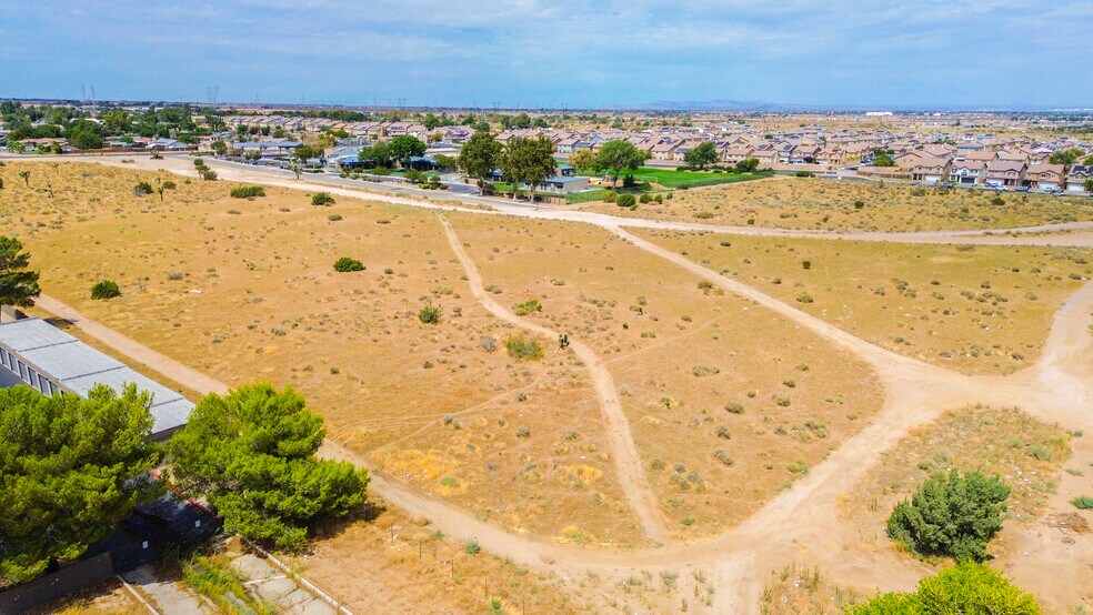 Topaz Avenue, Hesperia, CA à vendre - Photo de l’immeuble – Image 3 sur 12