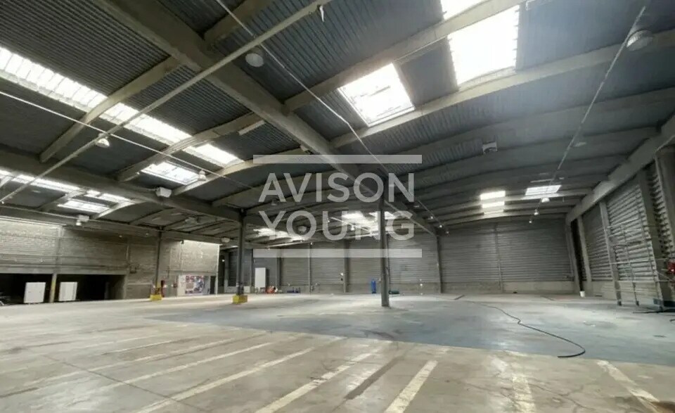 Local d’activités dans Sucy-en-Brie à louer - Photo de l’immeuble – Image 1 sur 3