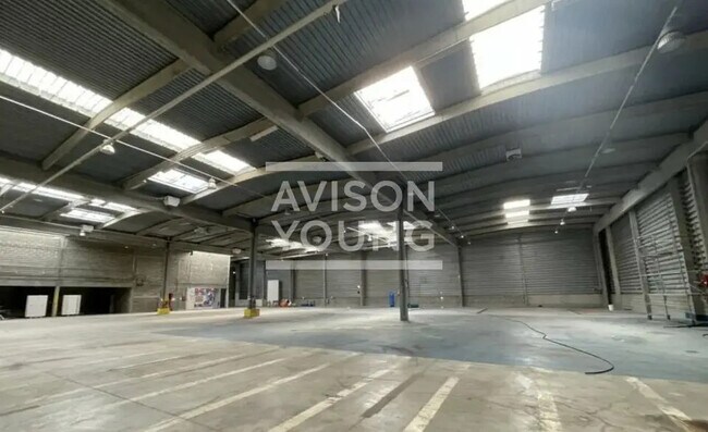 Plus de détails pour Local d'activités à louer