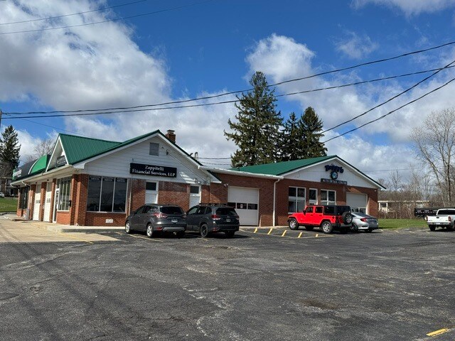 554 Water St, Chardon, OH à vendre - Photo de l’immeuble – Image 2 sur 10