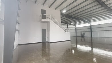 6702 Theall Rd, Houston, TX à louer - Vidéo sur l’annonce professionnelle