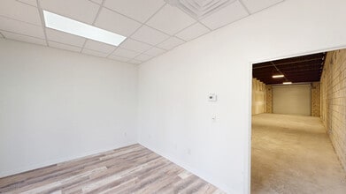 500-510 NW  Peacock Boulevard, Port Saint Lucie, FL à louer Numérisation 3D Matterport– Image 1 sur 9