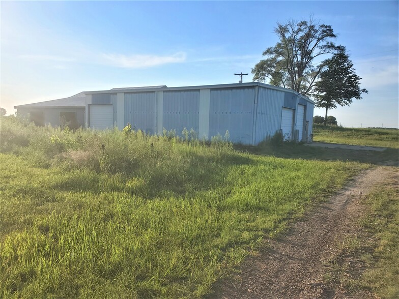 2300 NW Lower Silver Lake Rd, Topeka, KS à vendre - Photo de l’immeuble – Image 2 sur 11