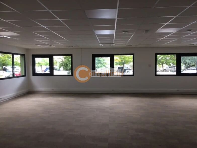 Bureau dans Pessac à louer - Photo de l’immeuble – Image 3 sur 5
