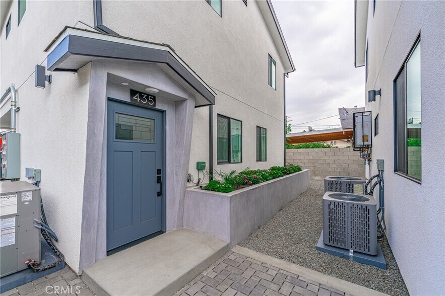 433 W Gage Ave, Los Angeles, CA à louer - Photo de l’immeuble – Image 2 sur 28