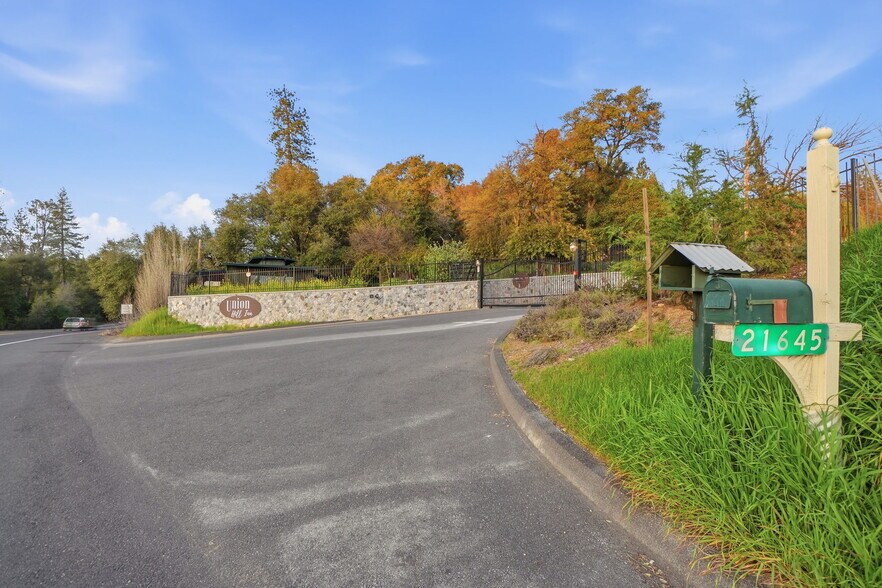 21645 Parrotts Ferry Rd, Sonora, CA à vendre - Photo de l’immeuble – Image 3 sur 105