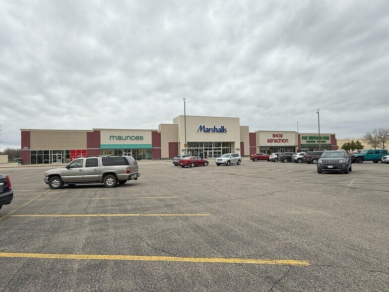 1001 18th Ave NW, Austin, MN à louer - Photo principale – Image 1 sur 8