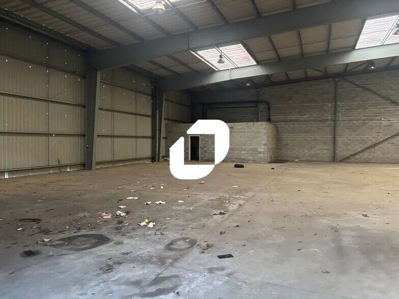 Local d’activités dans Le Barp à louer - Photo de l’immeuble – Image 2 sur 5