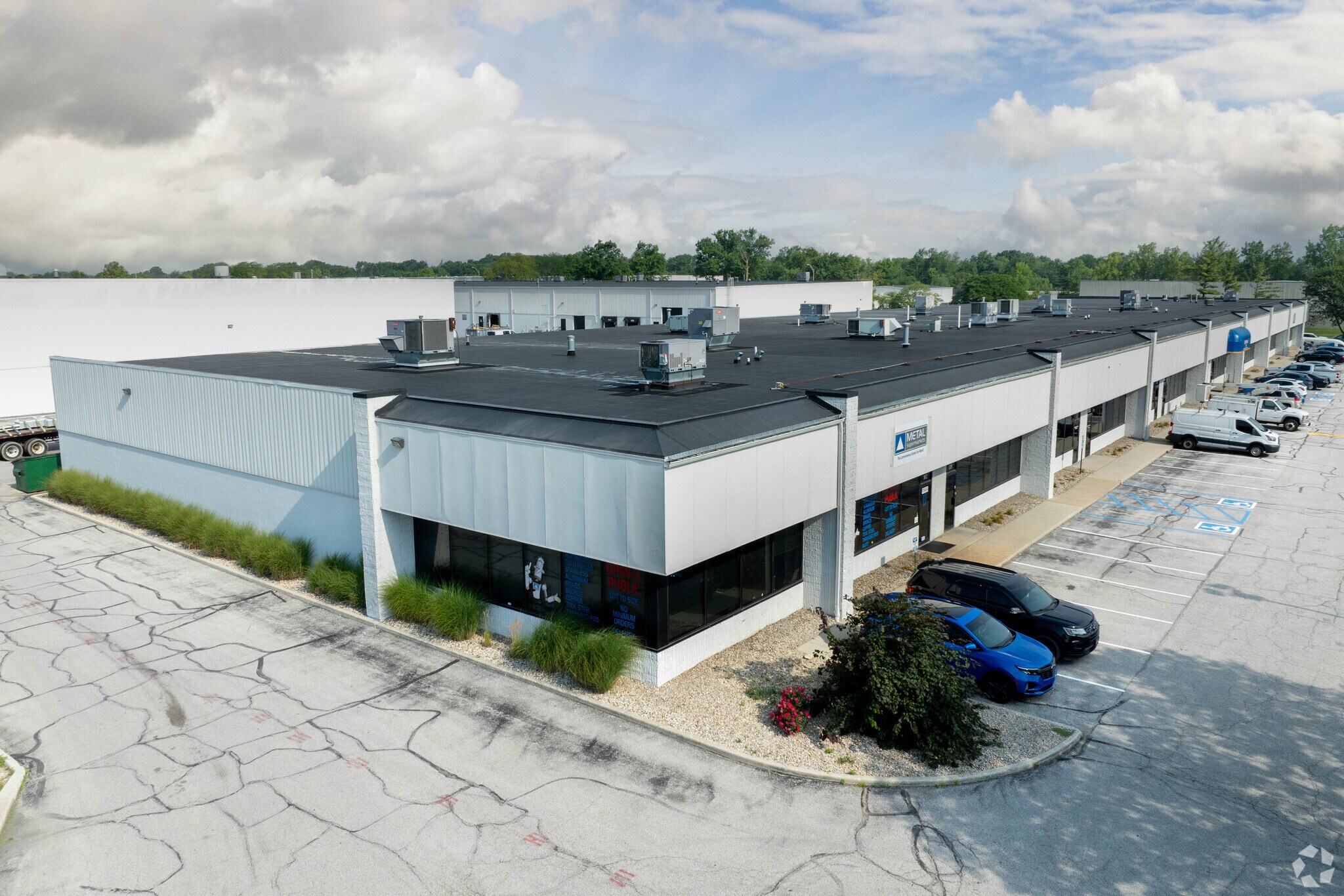 3250 N Post Rd, Indianapolis, IN à louer Photo de l’immeuble– Image 1 sur 9