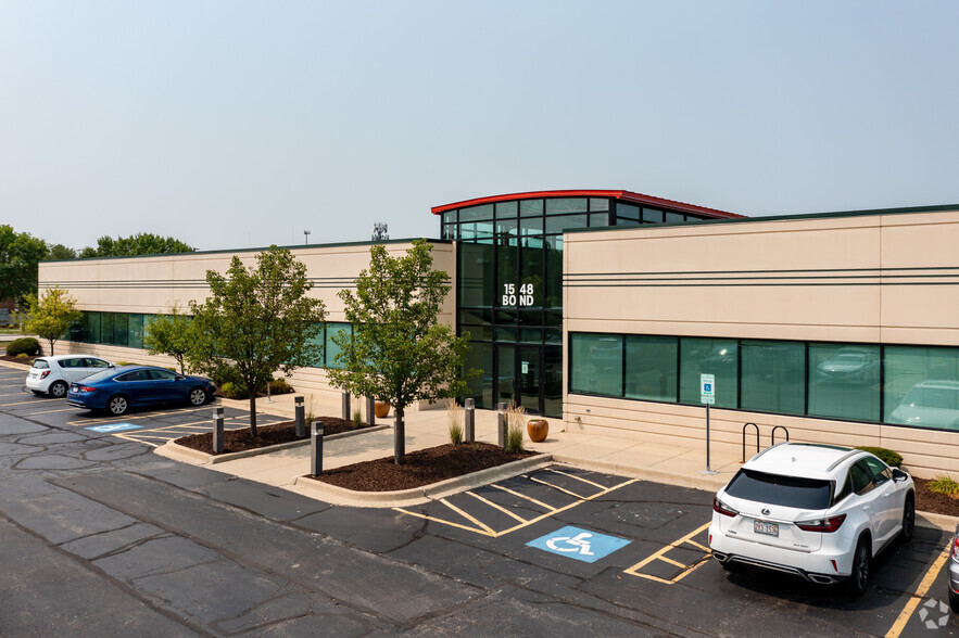 1548 Bond St, Naperville, IL à louer - Photo de l’immeuble – Image 2 sur 9