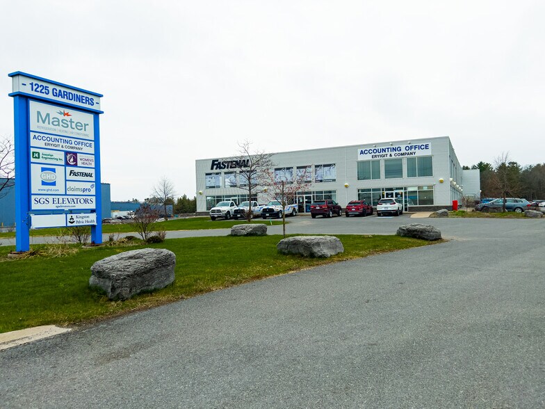 1225 Gardiners Rd, Kingston, ON à louer - Photo de l’immeuble – Image 3 sur 7