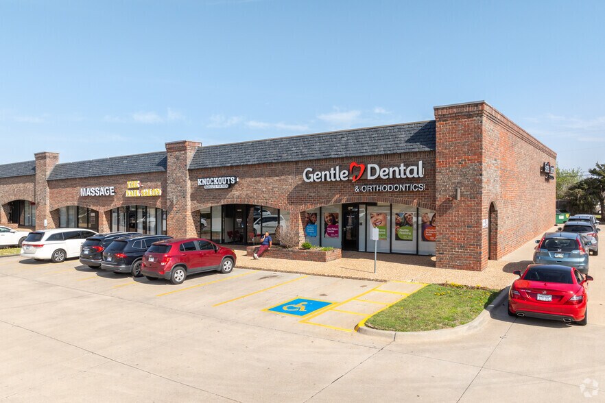 6401 NW Expressway, Oklahoma City, OK à louer - Photo principale – Image 1 sur 3