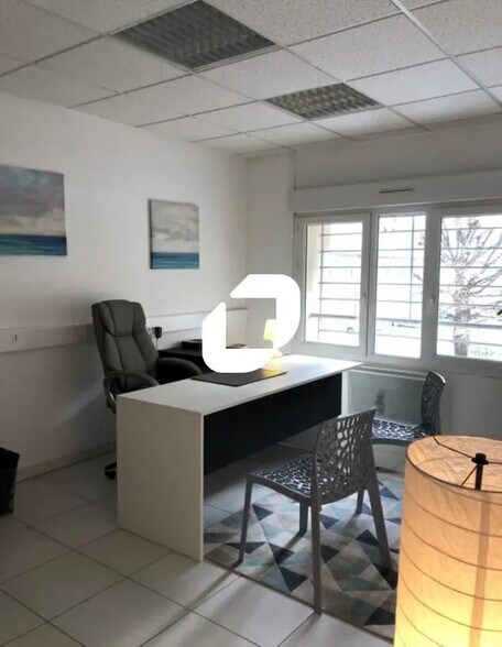 Bureau dans Grenoble à louer - Photo de l’immeuble – Image 1 sur 10