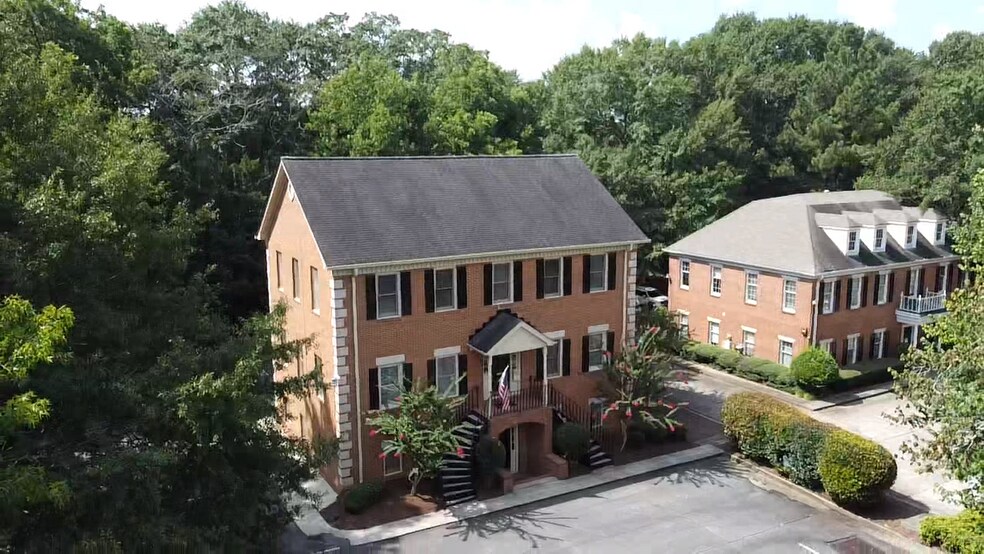 575 Colonial Park Dr, Roswell, GA à louer - Photo de l’immeuble – Image 1 sur 28
