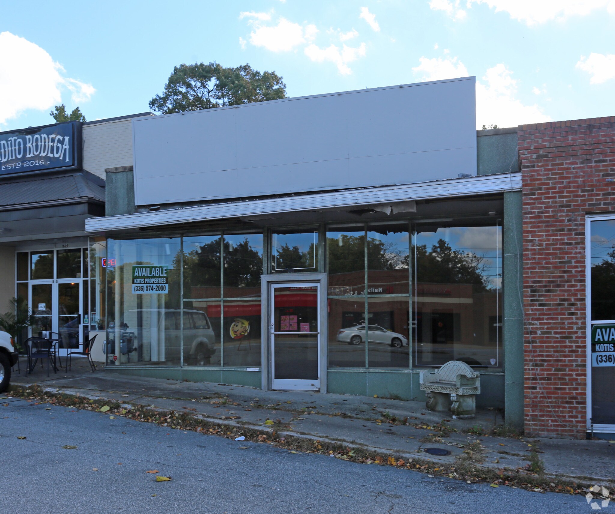 1613-615 W Friendly Ave, Greensboro, NC à louer Photo principale– Image 1 sur 7