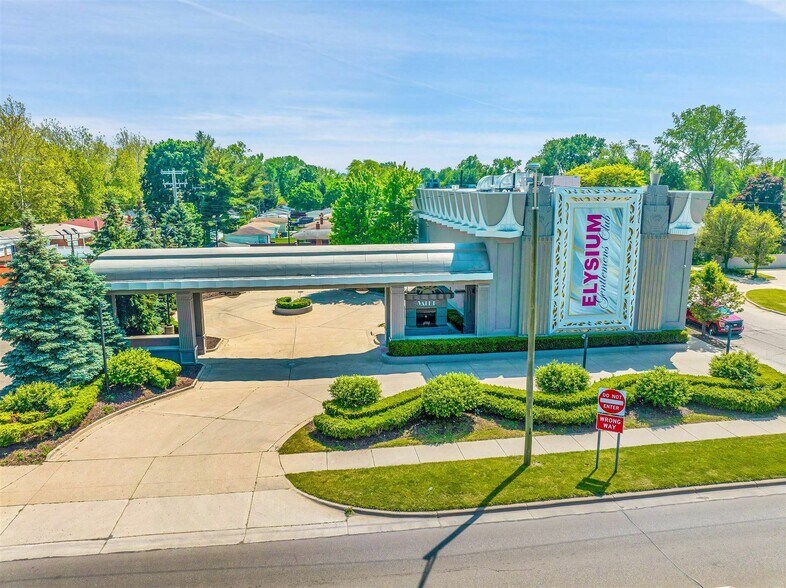 20771 W 8 Mile Rd, Detroit, MI à vendre - Photo principale – Image 1 sur 9