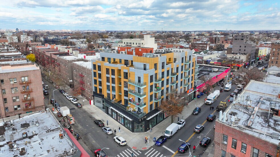 9501 37th Ave, Flushing, NY à vendre - Photo de l’immeuble – Image 2 sur 30