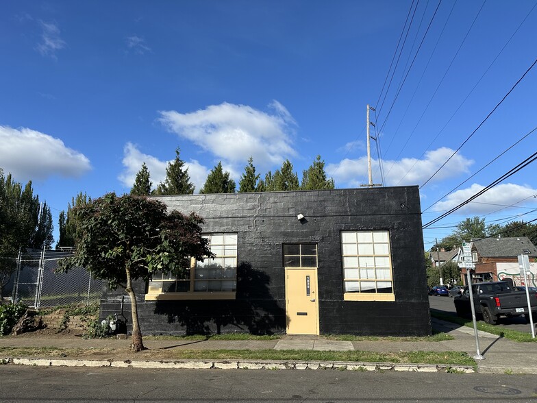 1835 NE 3rd Ave, Portland, OR à vendre - Photo de l’immeuble – Image 2 sur 4